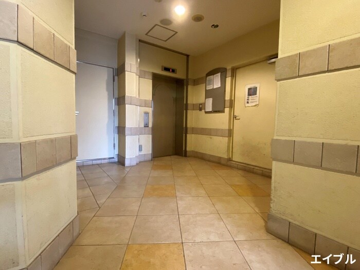 物件外観写真4　(エントランス部分)