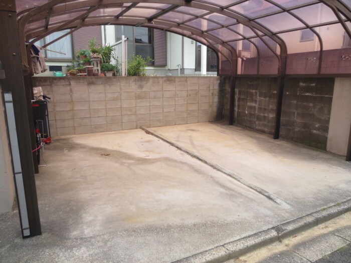 物件外観写真3　(駐車場)