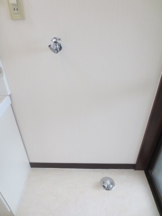 物件内観写真8　(洗濯機置場)