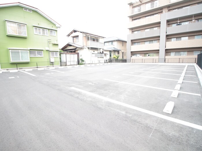 物件外観写真4　(駐車場)