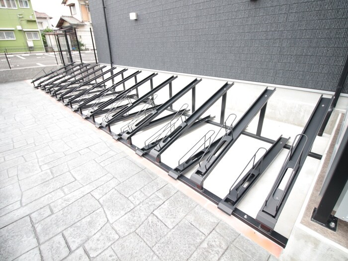 物件外観写真5　(駐輪場)