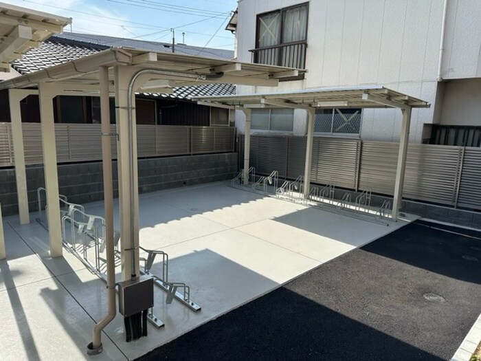 物件外観写真4　(駐輪場)