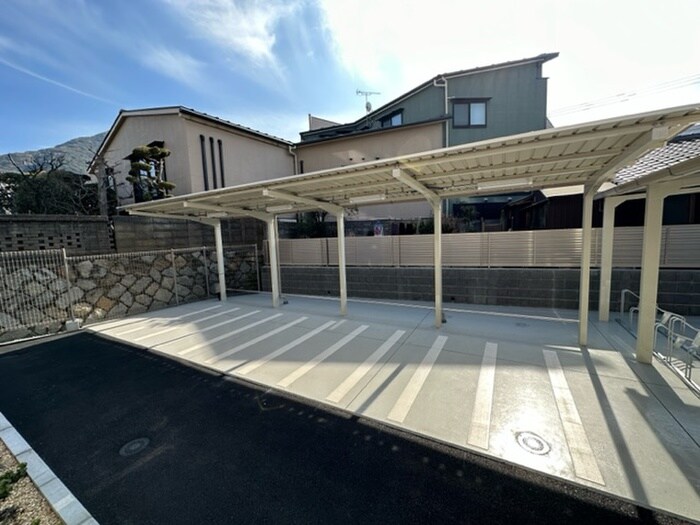 物件外観写真5　(バイク置き場)