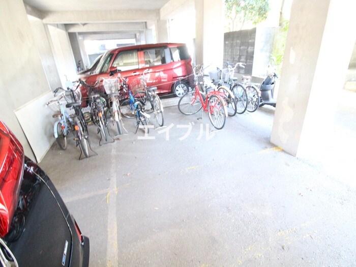 物件外観写真4　(駐輪場)
