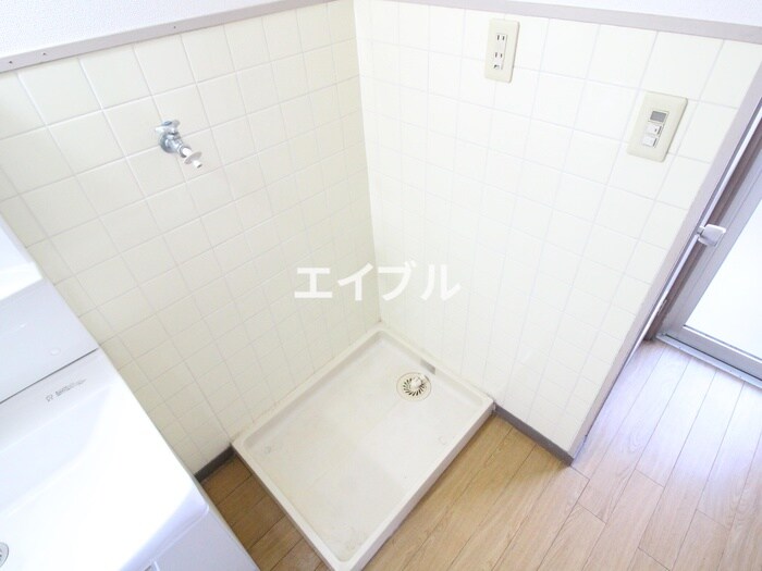 物件内観写真12　(洗濯機置場)