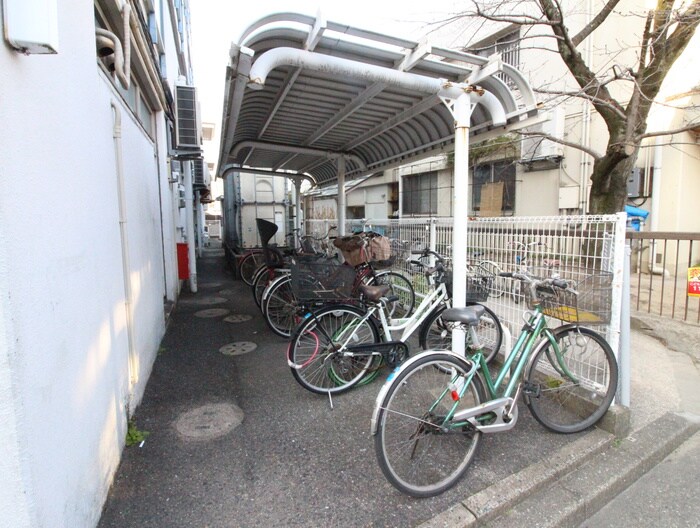 物件外観写真4　(駐輪場)