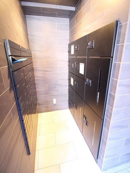 物件外観写真4　(エントランス部分)