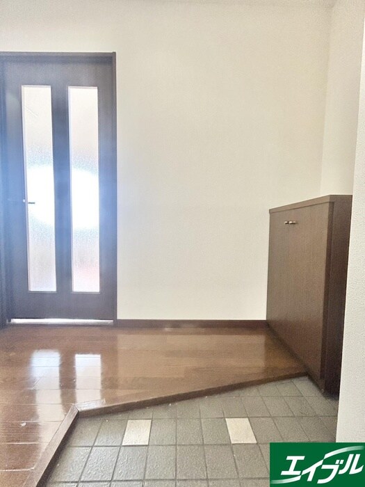 物件内観写真16　(玄関)
