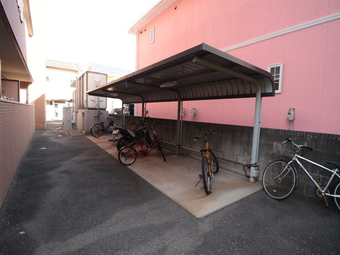 物件外観写真4　(駐輪場)