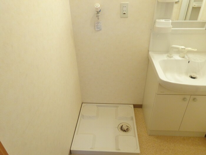 物件内観写真17　(洗濯機置場)