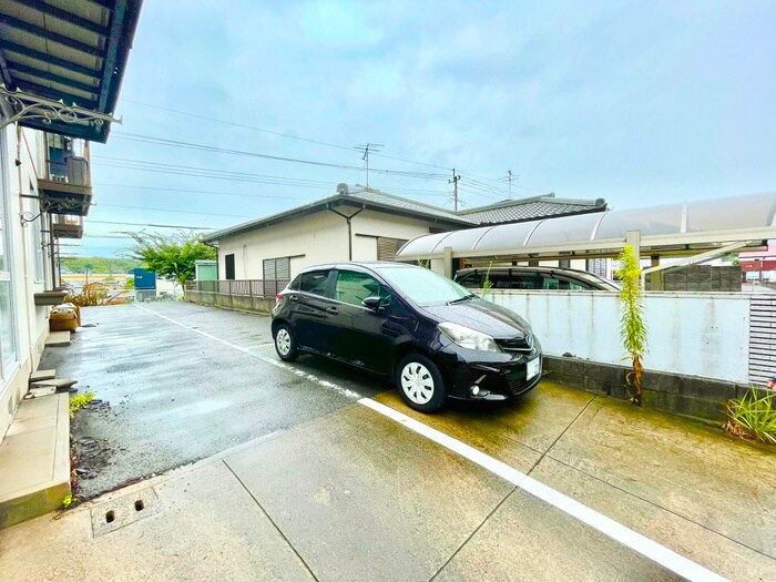 物件外観写真2　(駐車場)