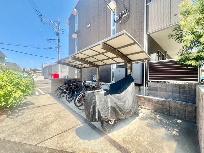物件外観写真2　(駐輪場)