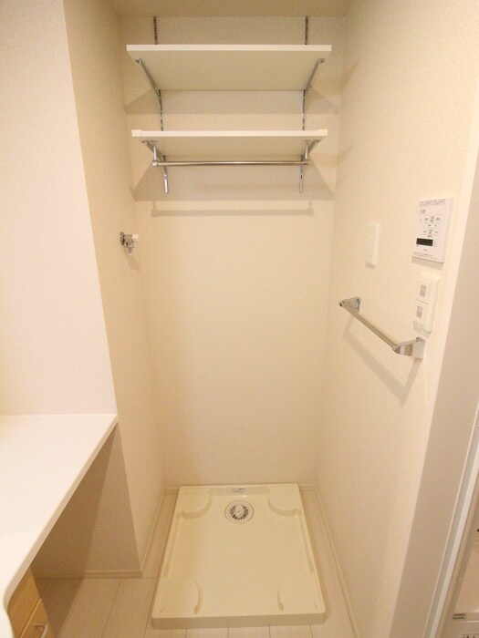 物件内観写真16　(洗濯機置場)