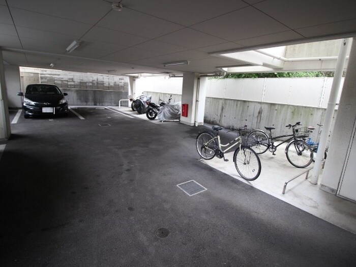 物件外観写真4　(駐車場)