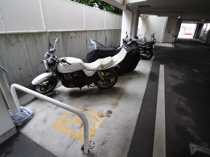 物件外観写真5　(駐輪場)