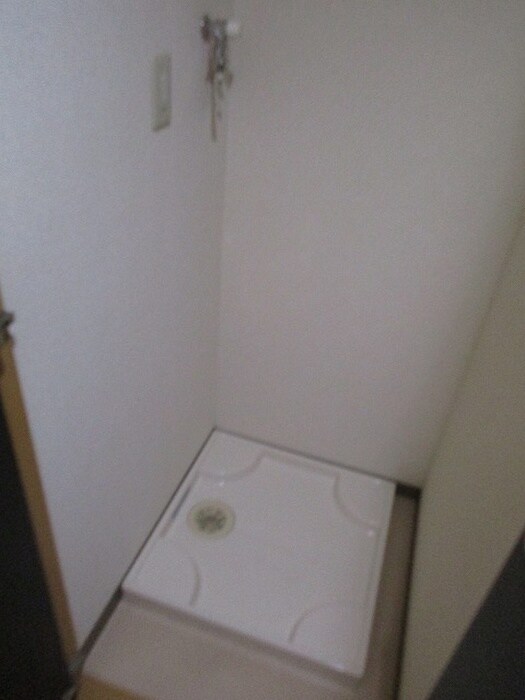 物件内観写真12　(洗濯機置場)