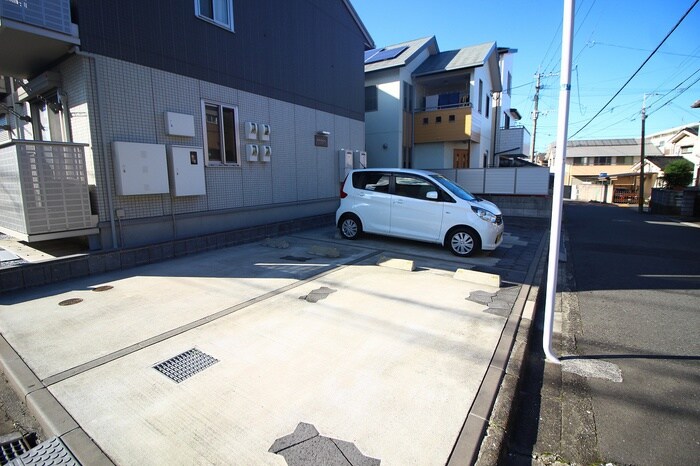 物件外観写真3　(駐車場)