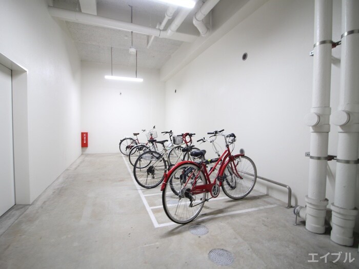 物件外観写真4　(駐輪場)