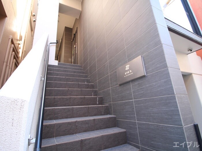 物件外観写真6　(エントランス部分)