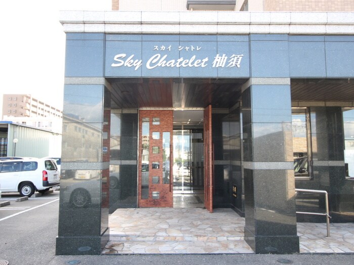 物件外観写真2　(エントランス部分)