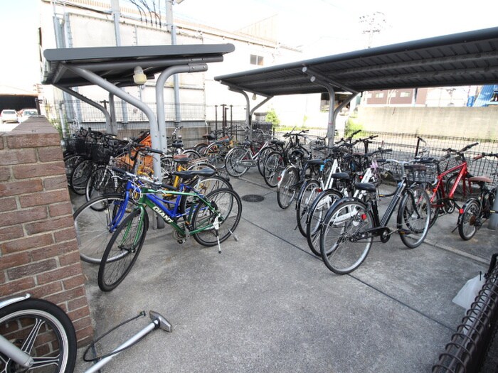 物件外観写真5　(駐輪場)