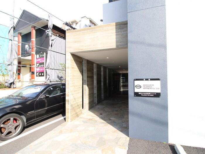 物件外観写真3　(エントランス部分)