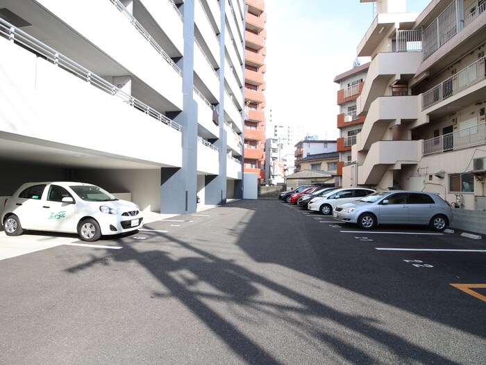 物件外観写真4　(駐車場)