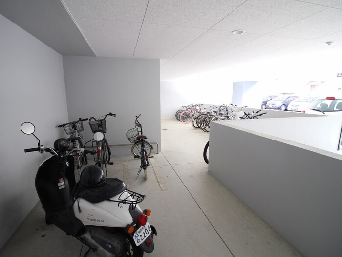 物件外観写真5　(駐輪場)