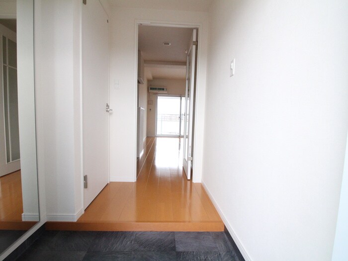 物件内観写真13　(玄関)