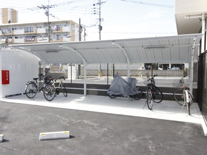 物件外観写真4　(駐輪場)