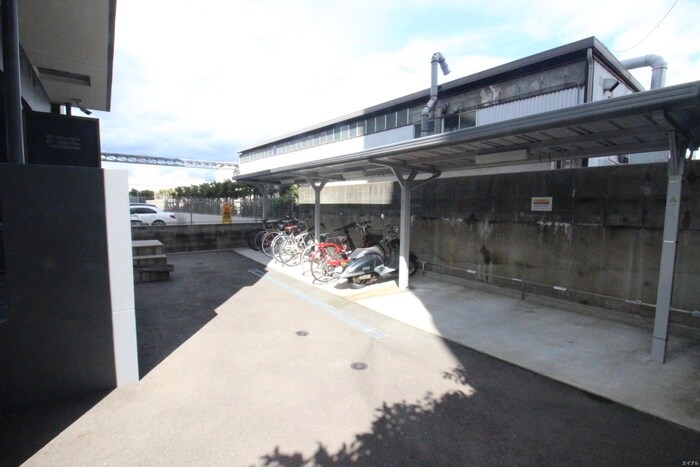 物件外観写真3　(駐輪場)