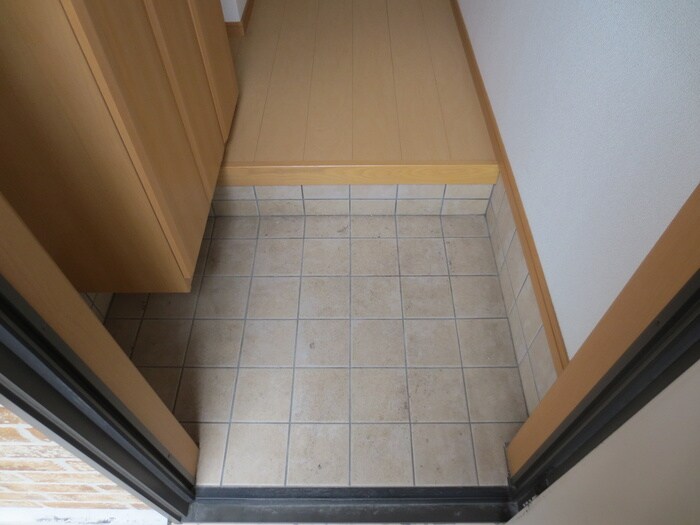 物件内観写真16　(玄関)