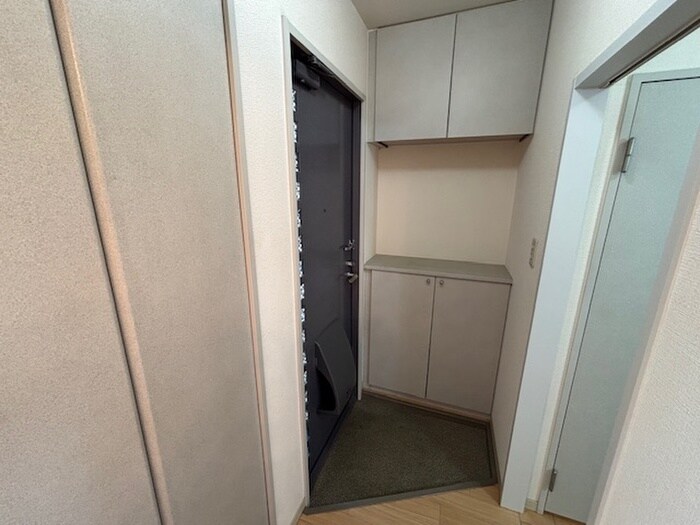 物件内観写真9　(玄関)