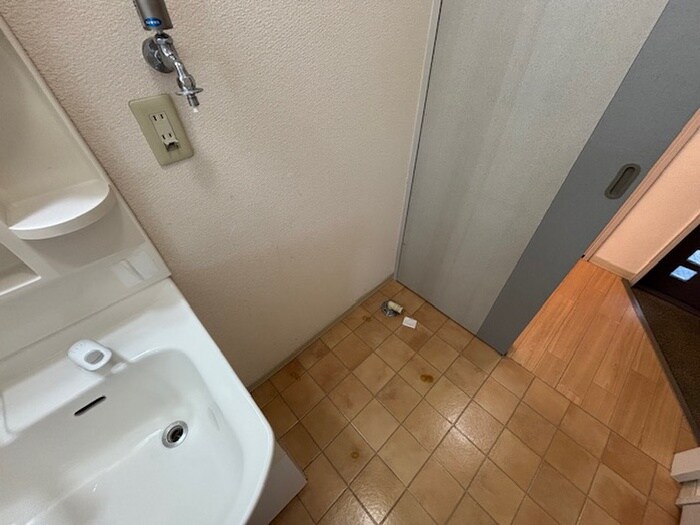 物件内観写真16　(洗濯機置場)