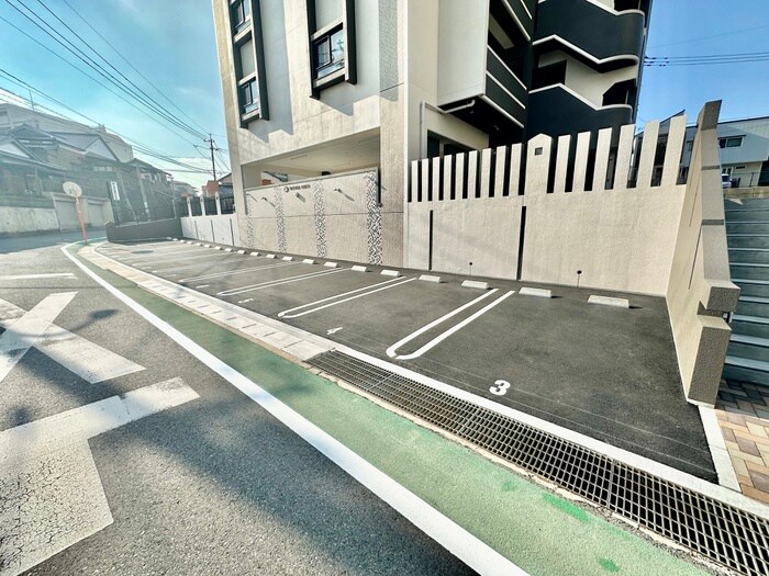 物件外観写真2　(駐車場)