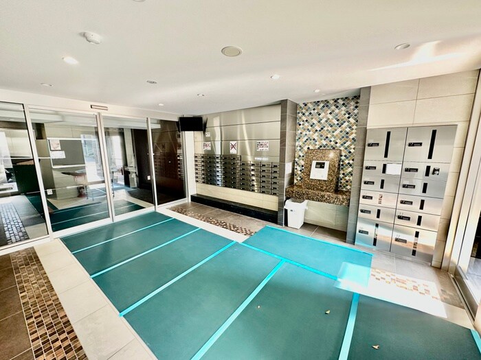 物件外観写真4　(エントランス部分)