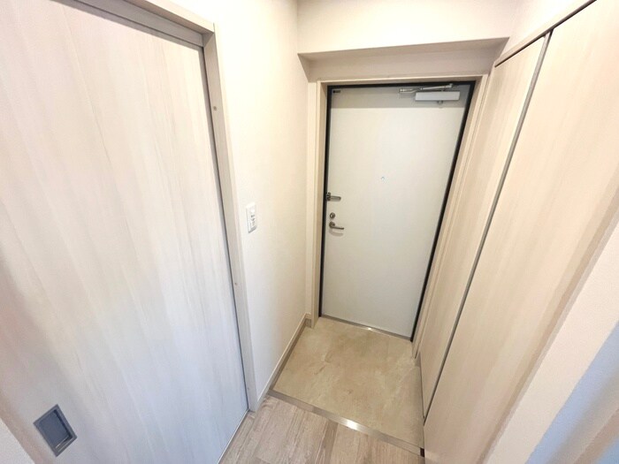 物件内観写真11　(玄関)