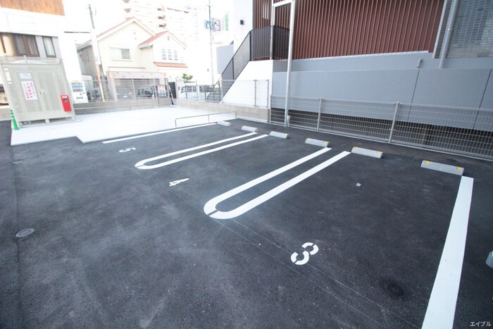 物件外観写真4　(駐車場)