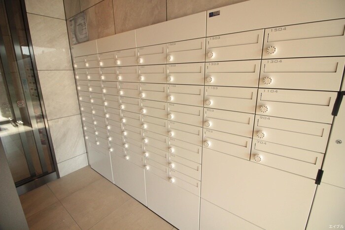 物件外観写真6　(エントランス部分)