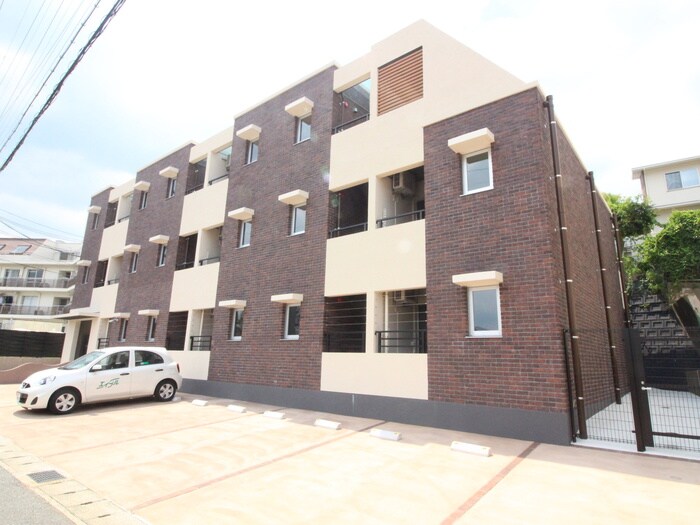 物件外観写真2　(駐車場)