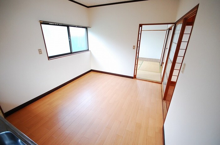 物件内観写真3　(居室)