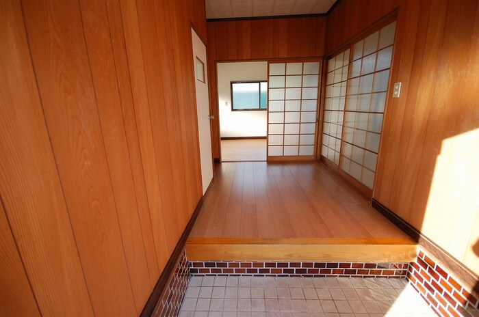 物件内観写真8　(玄関)