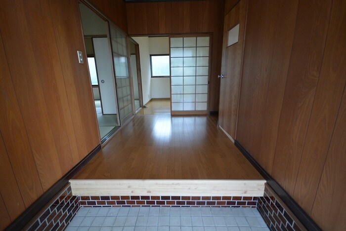 物件内観写真8　(玄関)