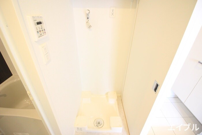 物件内観写真11　(洗濯機置場)