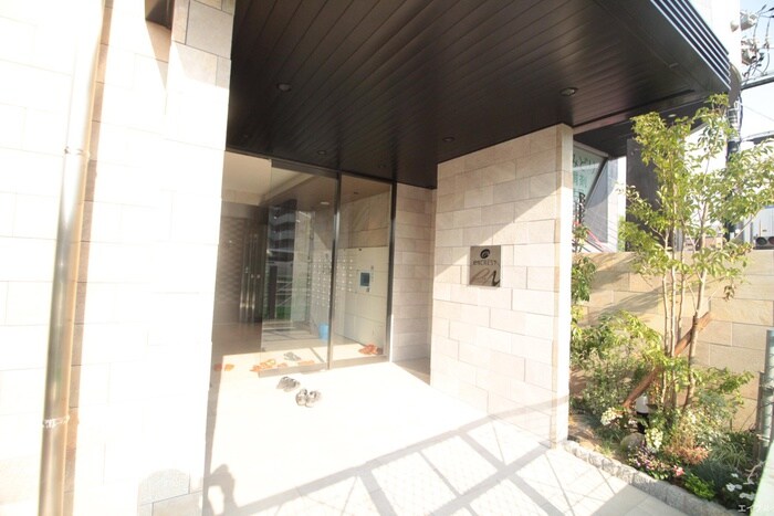 物件外観写真6　(エントランス部分)