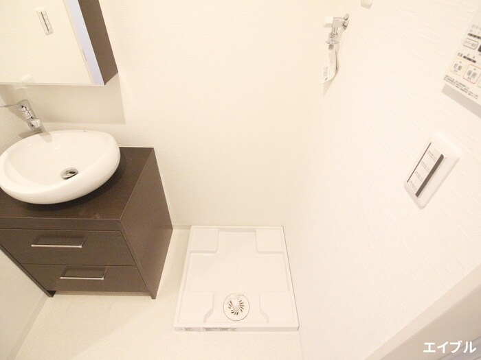 物件内観写真13　(洗濯機置場)