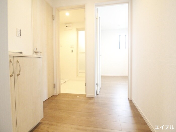 物件内観写真16　(玄関)