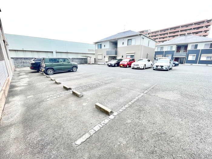 物件外観写真2　(駐車場)