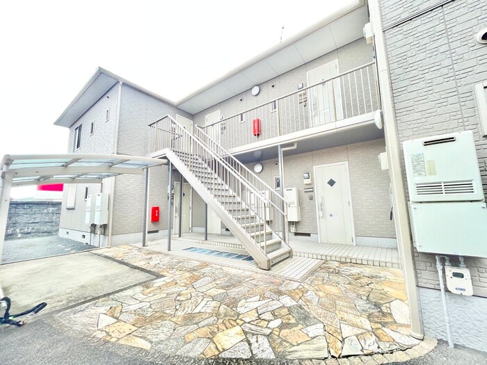 物件外観写真4　(エントランス部分)