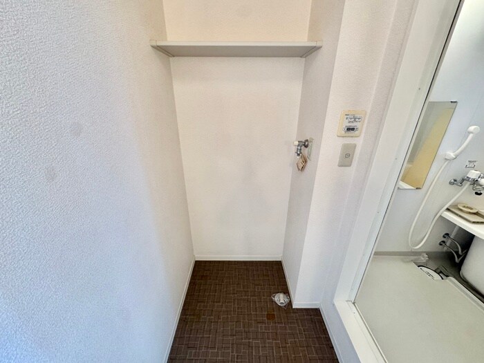 物件内観写真10　(洗濯機置場)